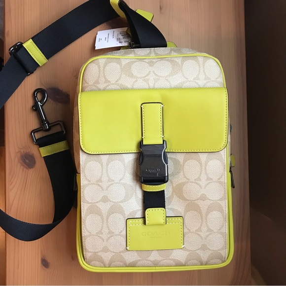 🥰 Coach Track Pack In Signature Canvas  Lime Khaki - Picture 1 of 11